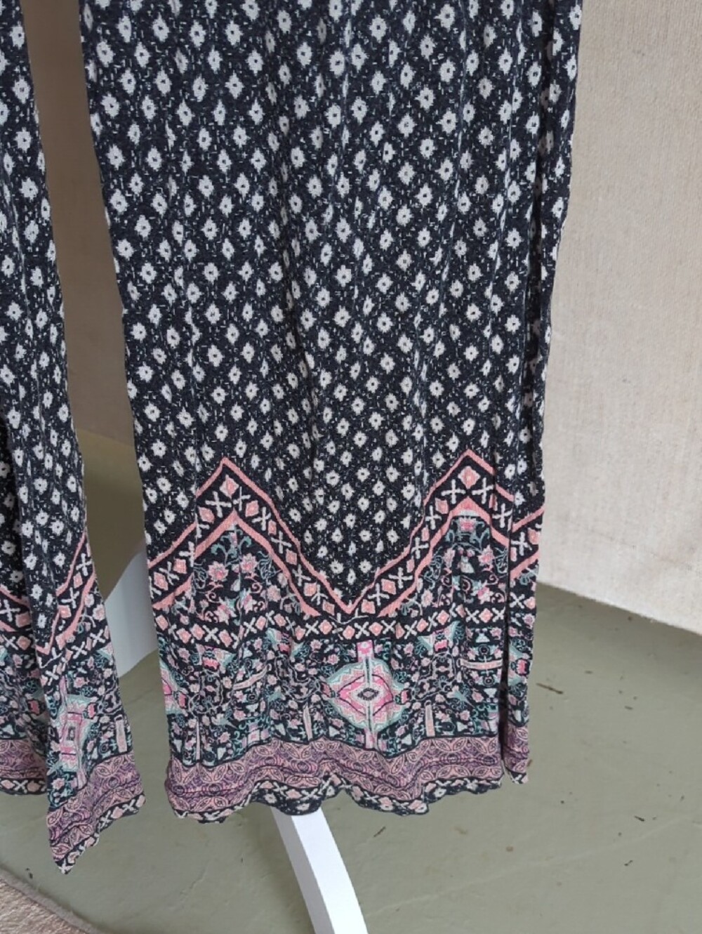 Mossimo Supply Co. Cream and Pink Comfortable Flowing Pant - Picture 2 of 5